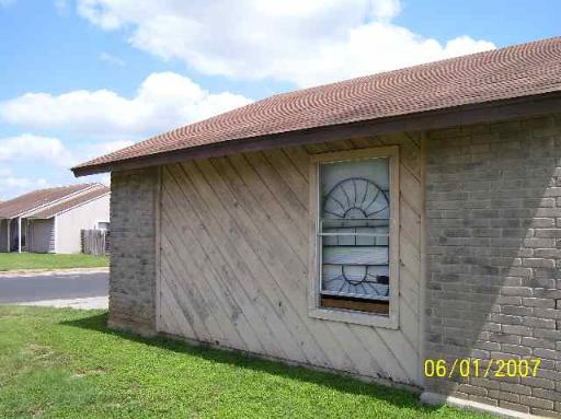 8904 Meadow Trace St Property Photo 10