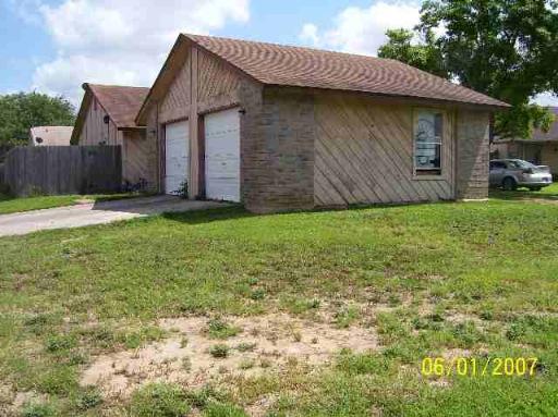 8904 Meadow Trace St Property Photo 11