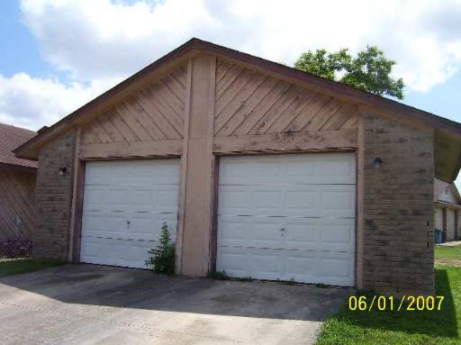 8904 Meadow Trace St Property Photo 12
