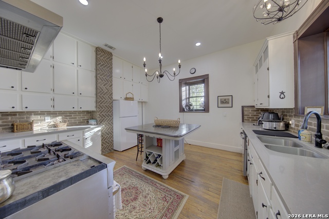 405 W Avenue E Property Photo 6