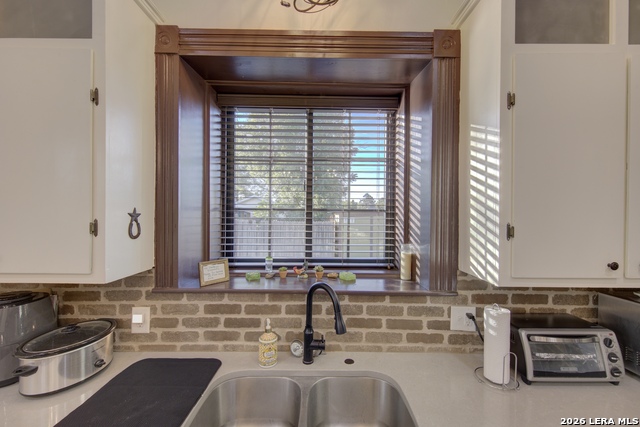 405 W Avenue E Property Photo 8
