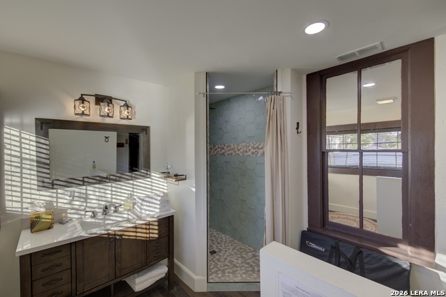 405 W Avenue E Property Photo 16