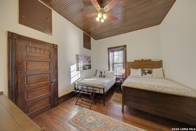 405 W Avenue E Property Photo 18