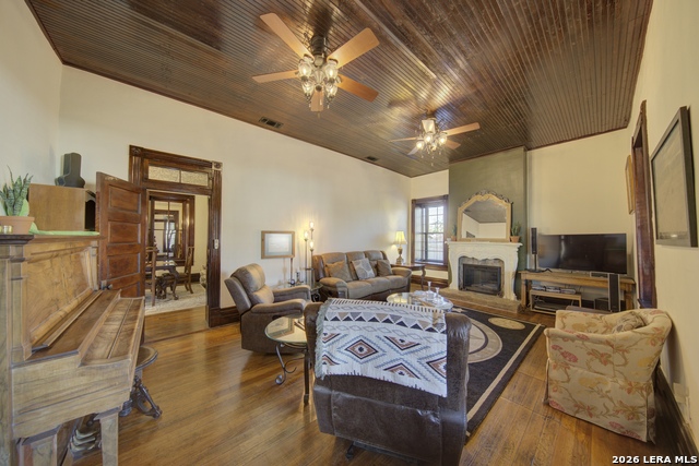 405 W Avenue E Property Photo 21