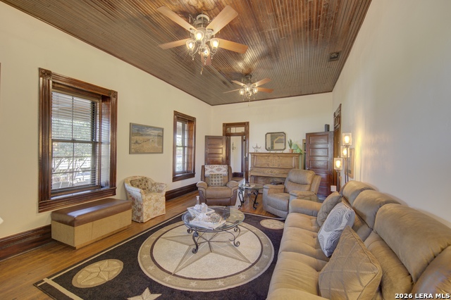 405 W Avenue E Property Photo 23