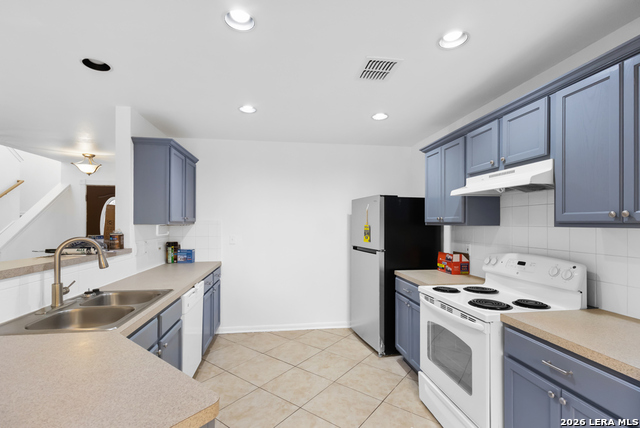 210 Laceleaf Property Photo 8