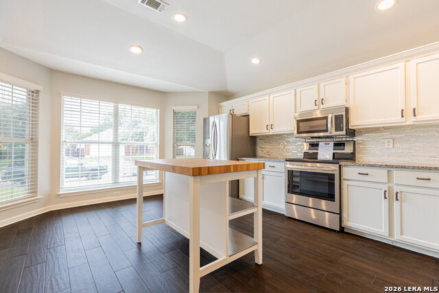 12018 Ghostbridge Property Photo 9