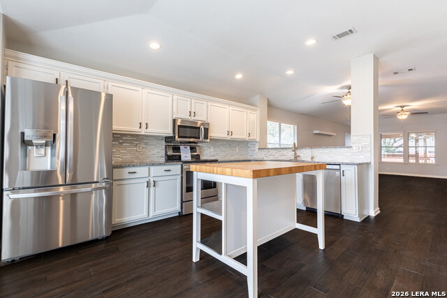 12018 Ghostbridge Property Photo 10