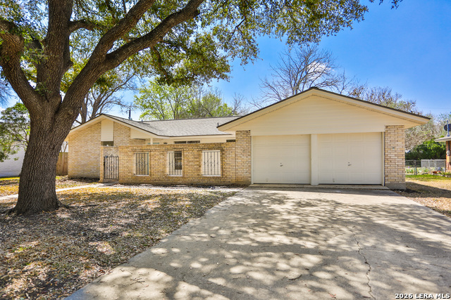 131 Creekside Dr Property Photo 1