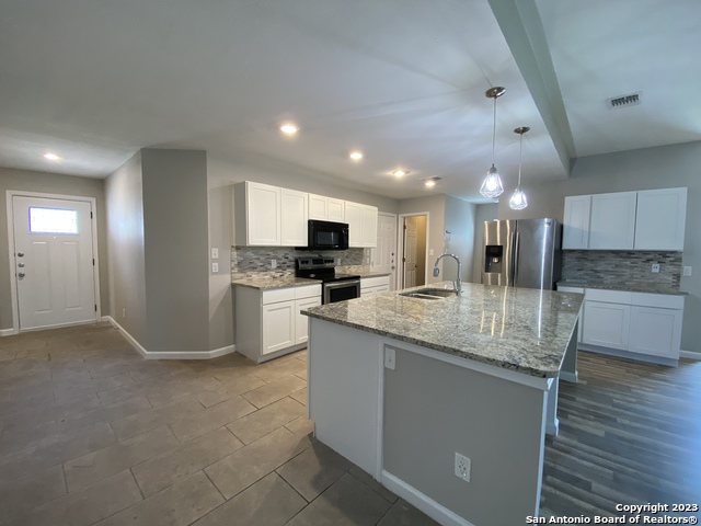 6571 Beech Trail Dr Property Photo 5