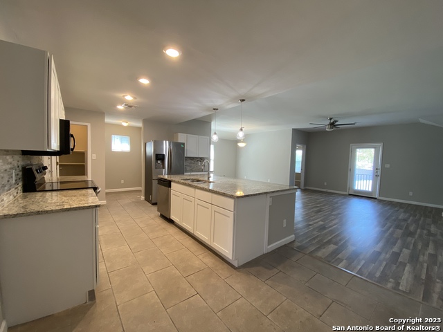 6571 Beech Trail Dr Property Photo 6