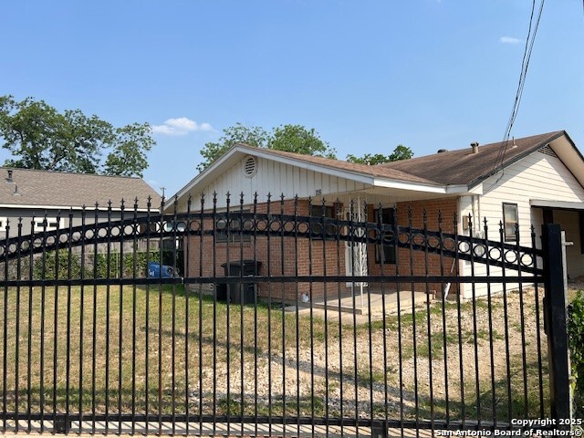 118 Goforth Dr Property Photo 2