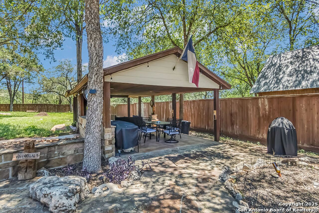 1038 Madeline St Property Photo 3