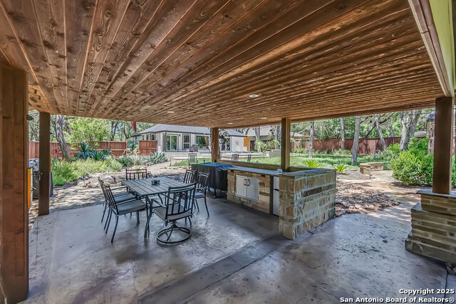 1038 Madeline St Property Photo 4