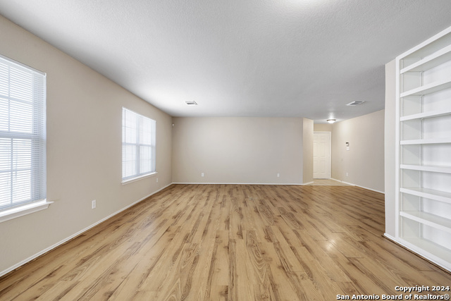 10331 Manor Crk Property Photo 4