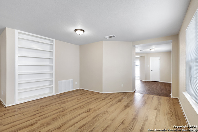 10331 Manor Crk Property Photo 6