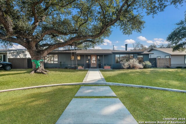 130 Brees Blvd Property Photo 1