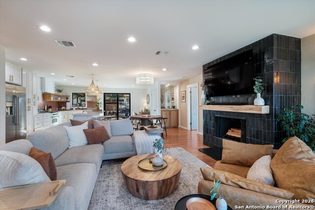 130 Brees Blvd Property Photo 3