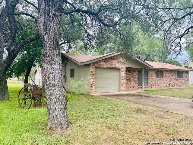 204 Skylark Dr Property Photo 1