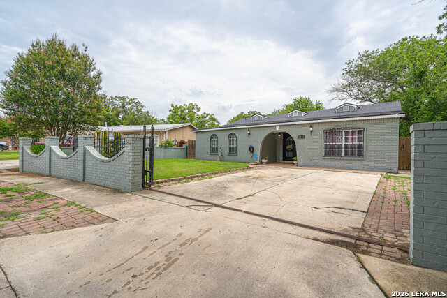 2202 Lake Louise Dr Property Photo 2