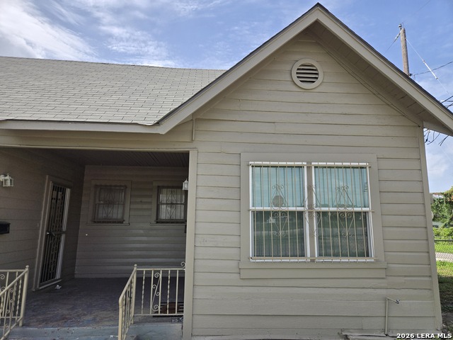 2236 N Interstate 35 Property Photo 1