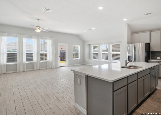 253 Holland Park Property Photo 2