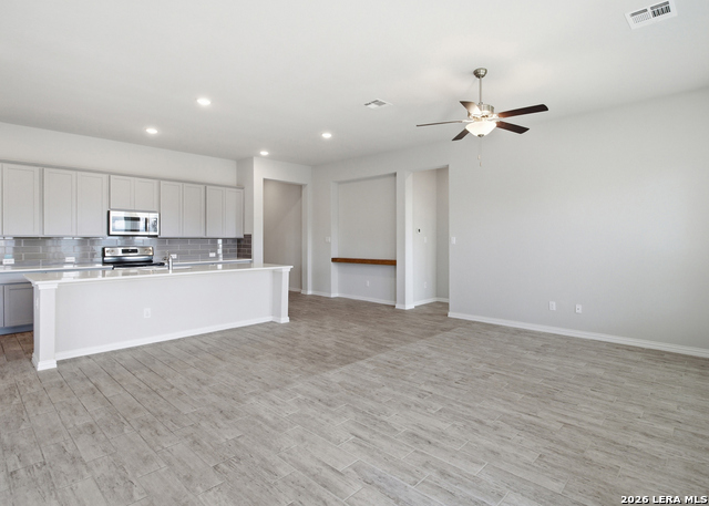 253 Holland Park Property Photo 3