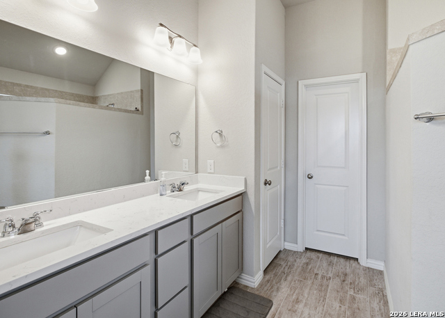 253 Holland Park Property Photo 18