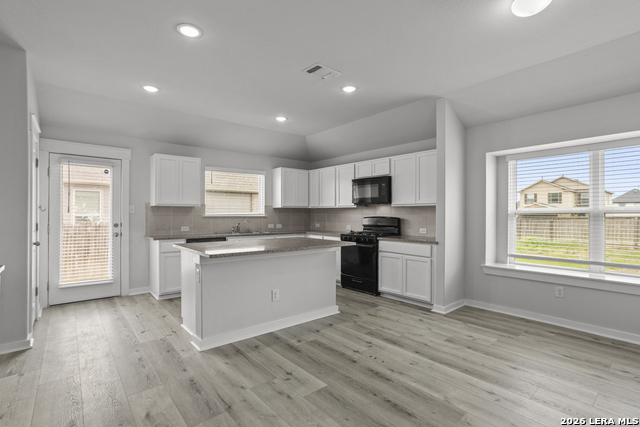 4837 Park Gln Property Photo 6