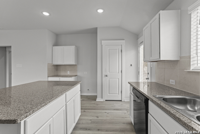 4837 Park Gln Property Photo 9
