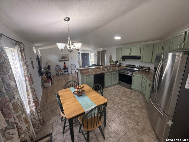 572 River Bluff Cir Property Photo 8