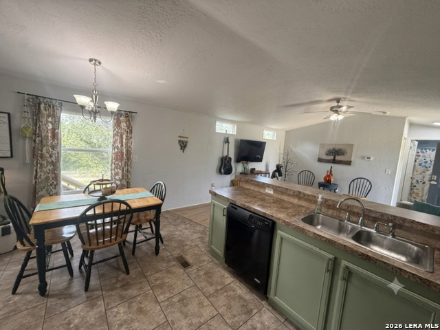 572 River Bluff Cir Property Photo 9