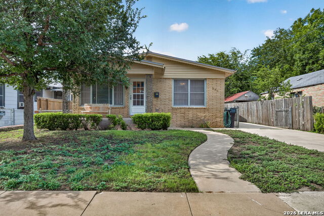 255 Thompson Pl Property Photo 2