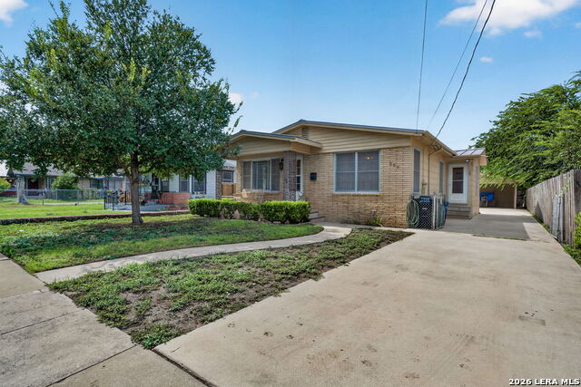 255 Thompson Pl Property Photo 3