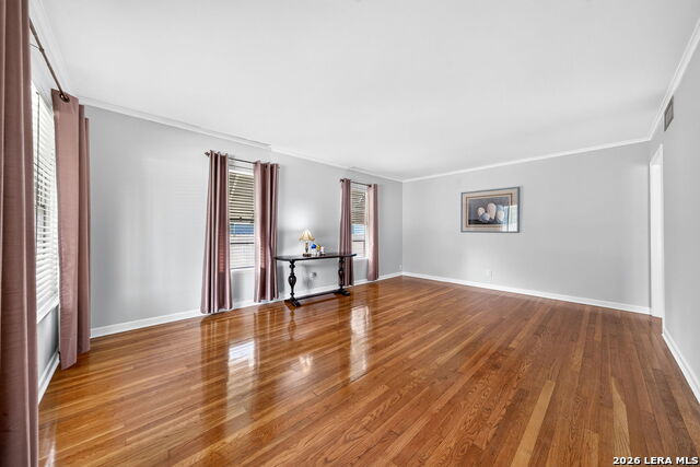 255 Thompson Pl Property Photo 6