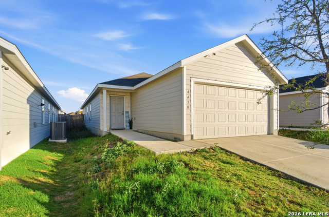 4438 Zoe Pass Property Photo 2