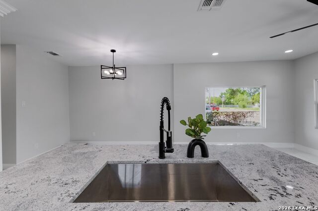 1099 N Comal Property Photo 6