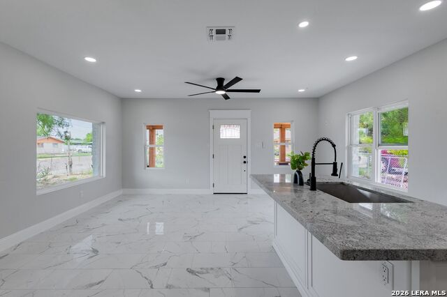 1099 N Comal Property Photo 10