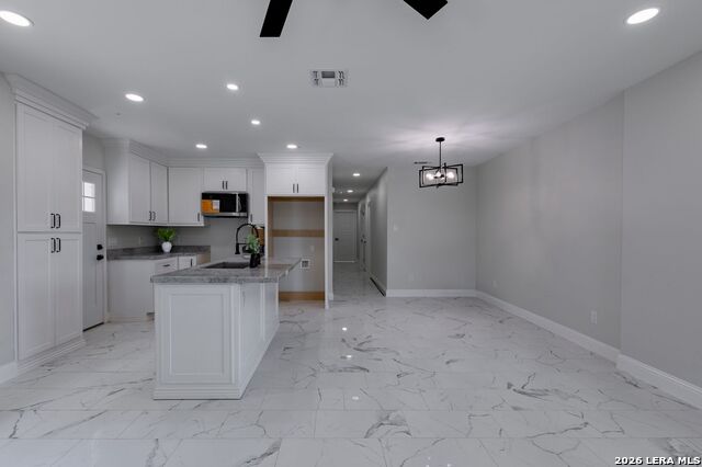 1099 N Comal Property Photo 11