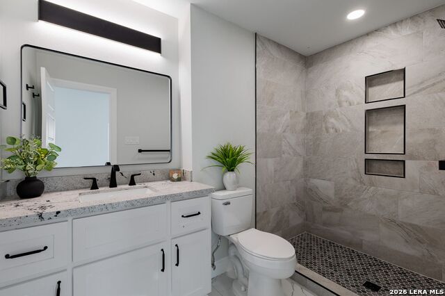 1099 N Comal Property Photo 23