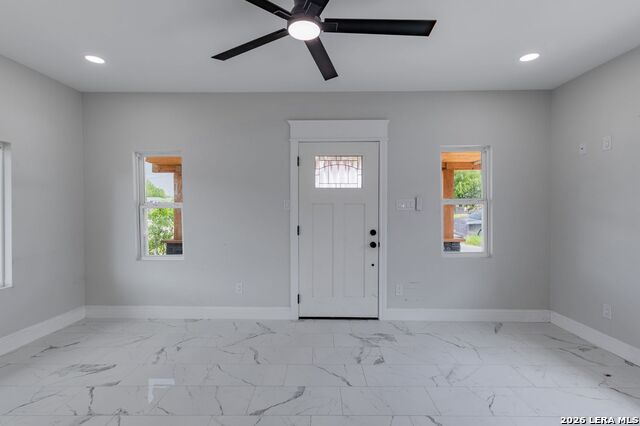 1099 N Comal Property Photo 29