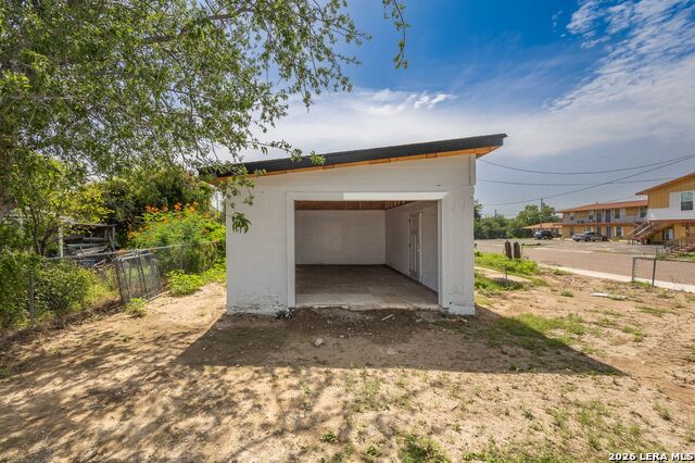 1099 N Comal Property Photo 32