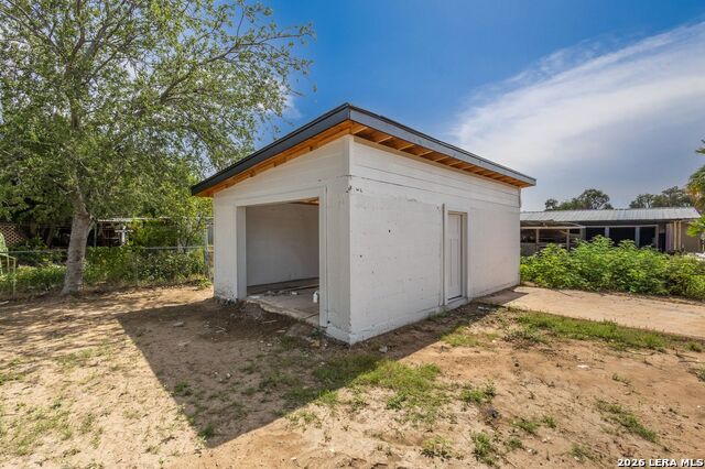 1099 N Comal Property Photo 33