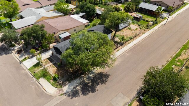 1099 N Comal Property Photo 34