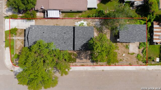 1099 N Comal Property Photo 35