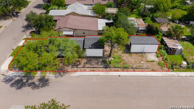 1099 N Comal Property Photo 36