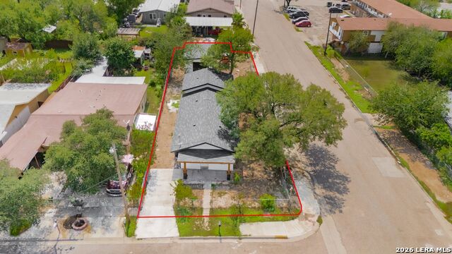 1099 N Comal Property Photo 37