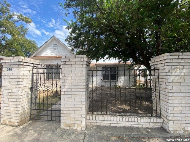 548 N Ceylon St Property Photo 2