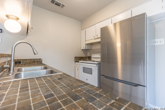 2306 Fairhill St Property Photo 15