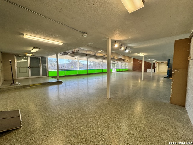256 W Court Property Photo 3
